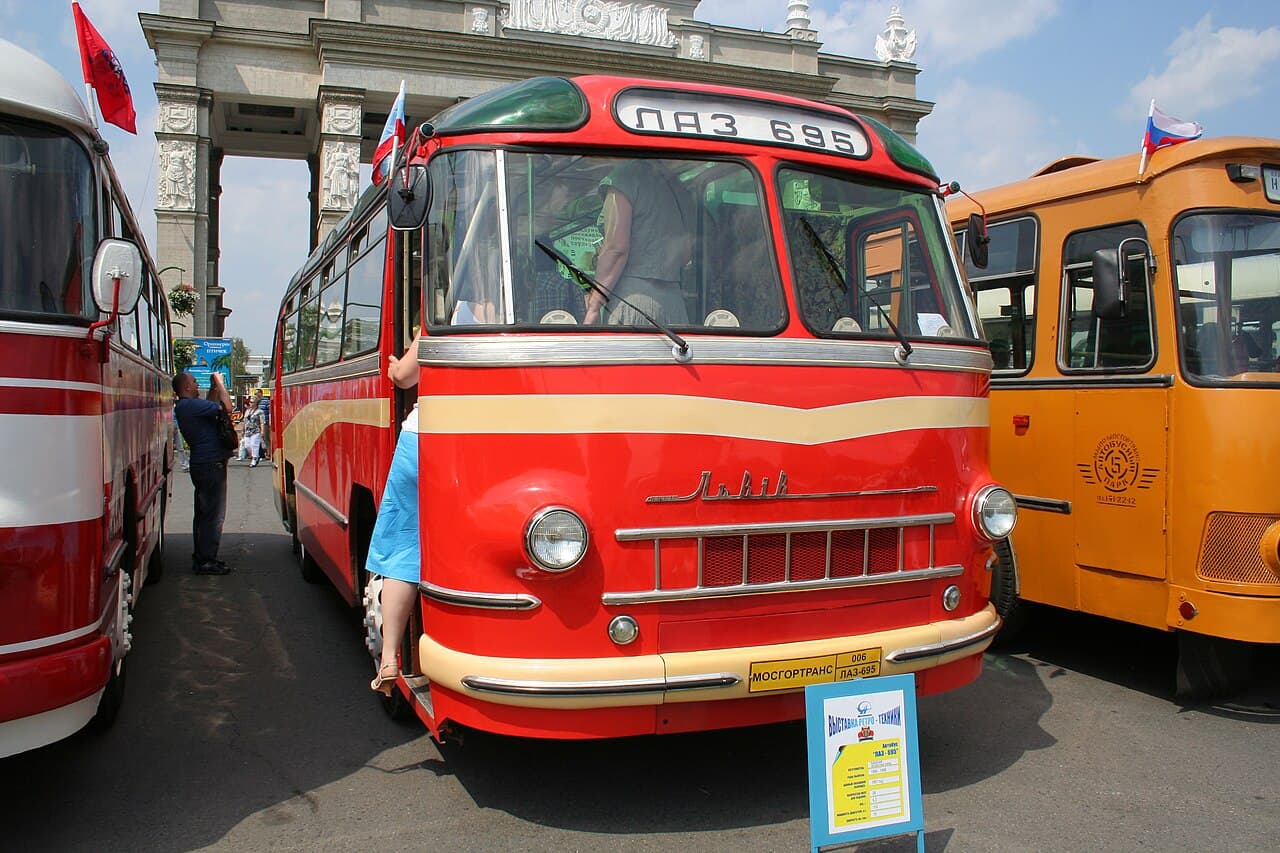 ЛАЗ-695Е