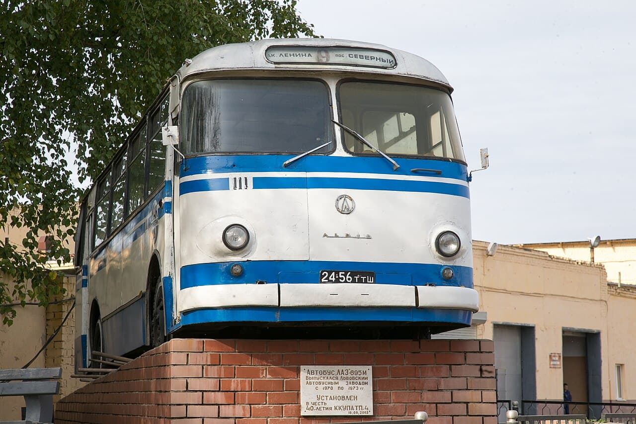 ЛАЗ-695М